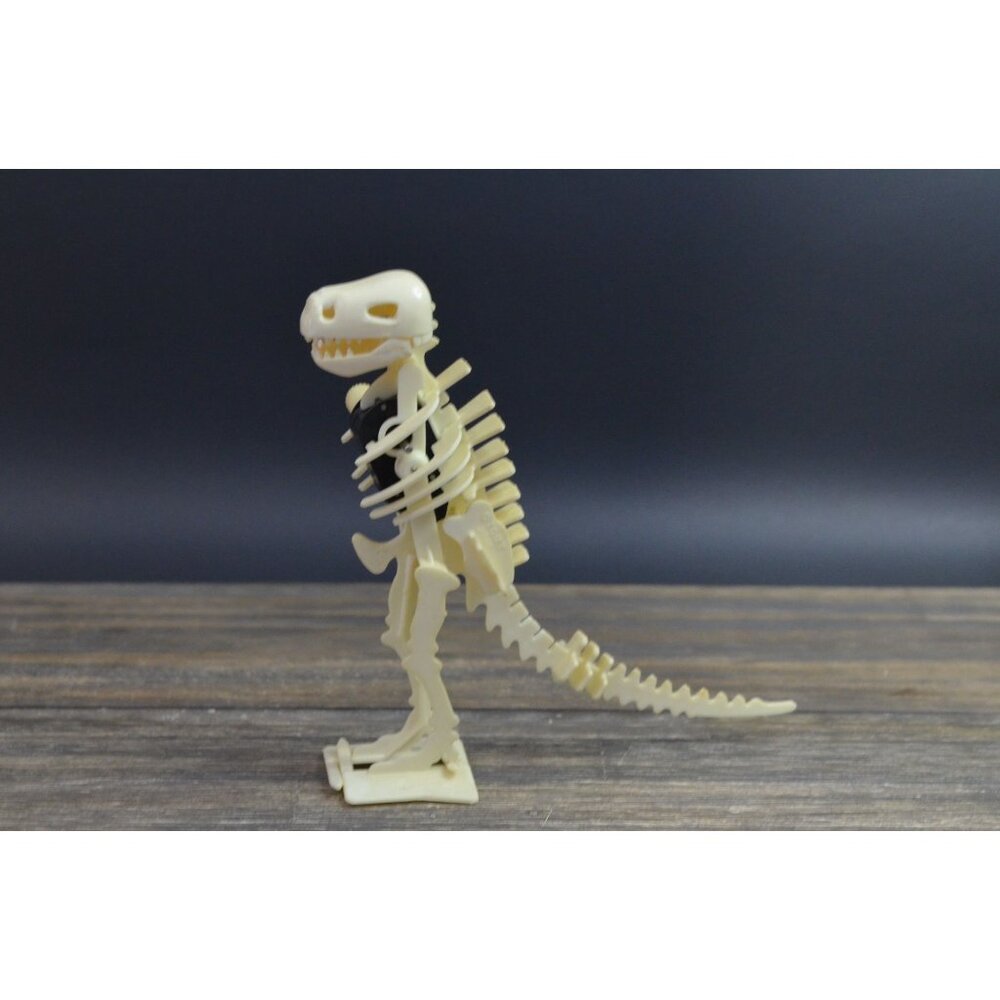 Tomy Dinosaur Skeleton T-Rex Tyrannosaurus Plastic Bone Wind-Up Toy Not Working